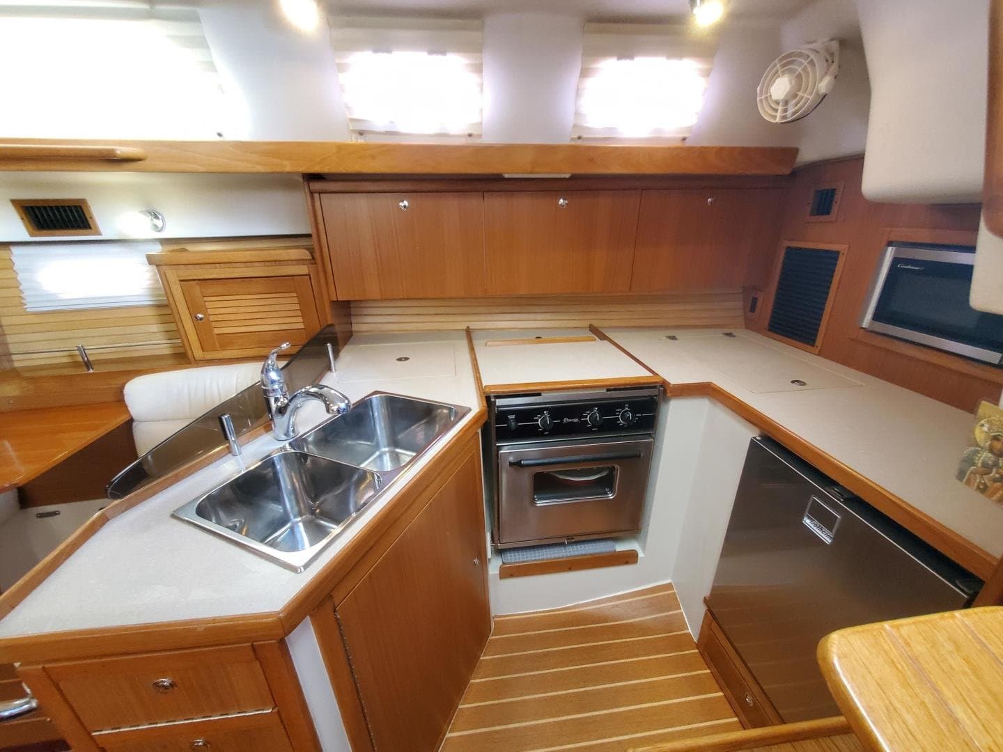 2012 Catalina 375