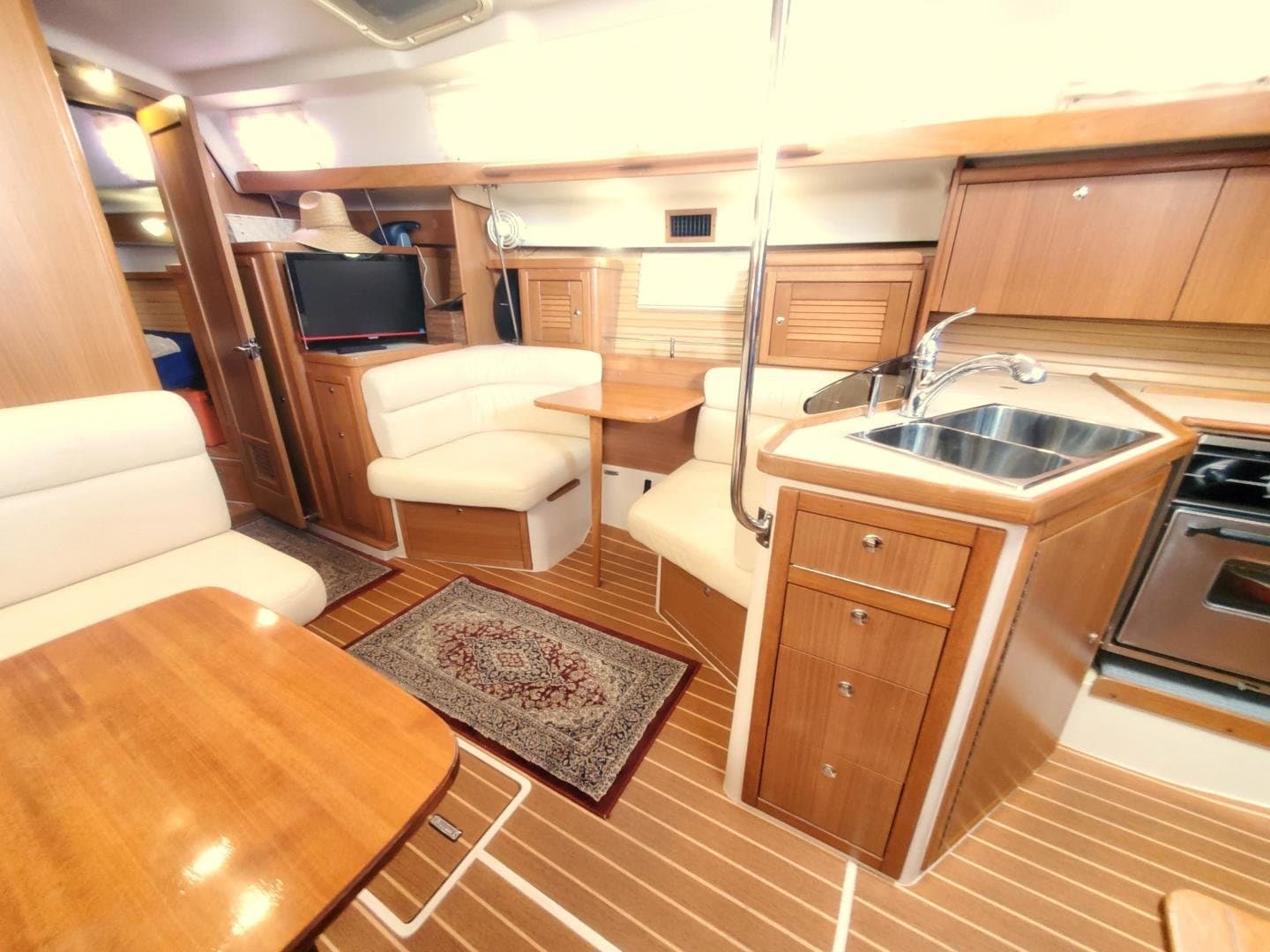 2012 Catalina 375