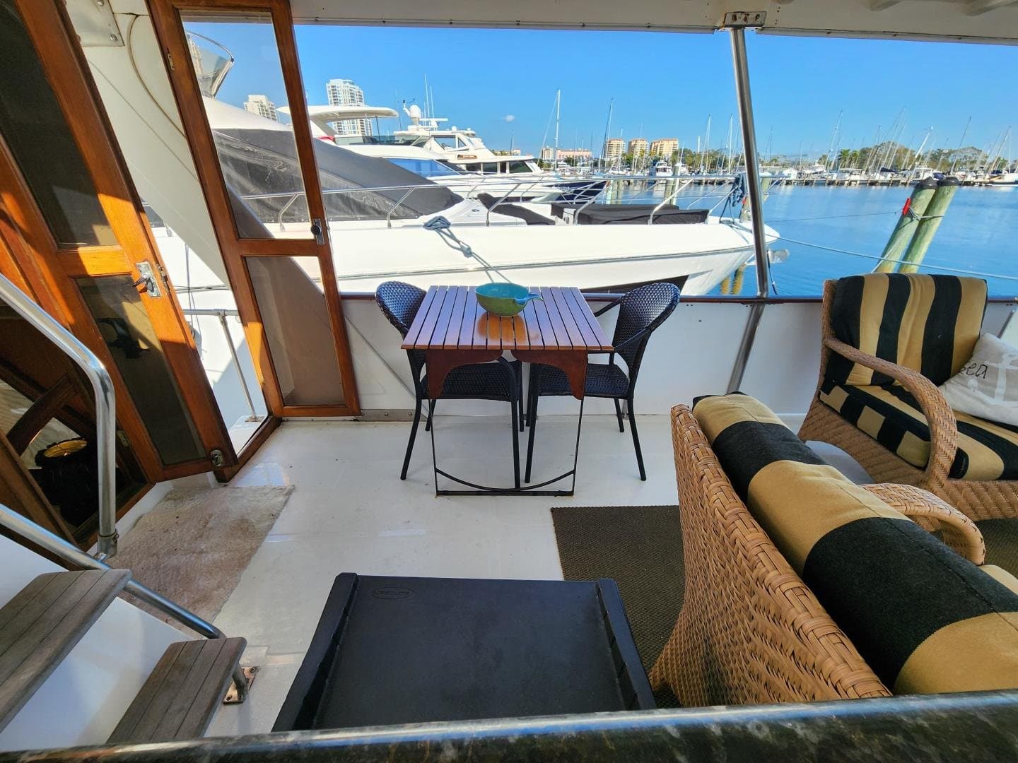 1989 Jefferson Cockpit Motor Yacht