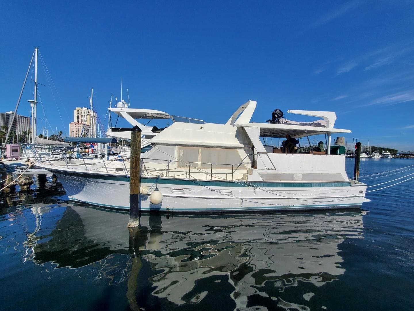 1989 Jefferson Cockpit Motor Yacht