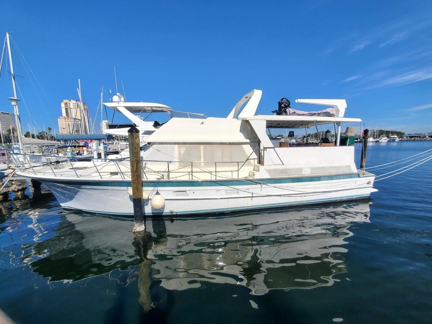 1989 Jefferson Cockpit Motor Yacht
