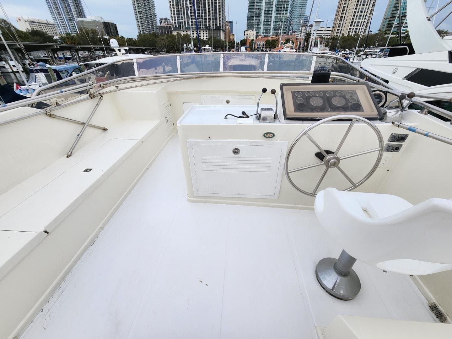 1989 Jefferson Cockpit Motor Yacht
