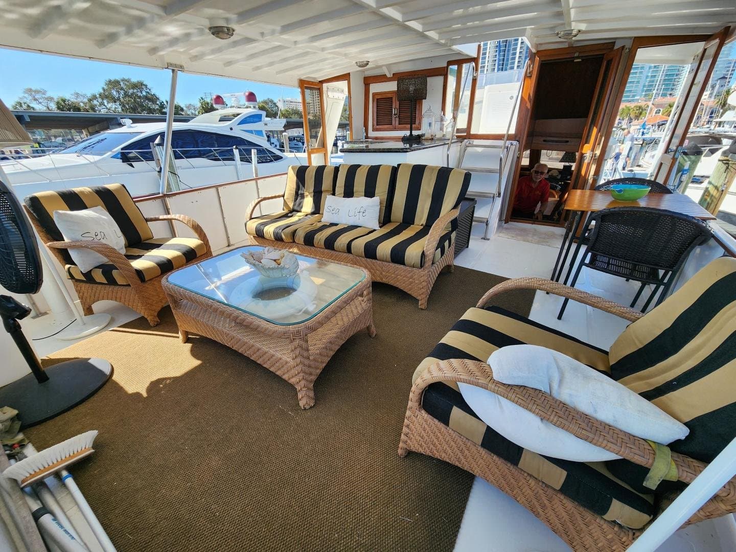 1989 Jefferson Cockpit Motor Yacht