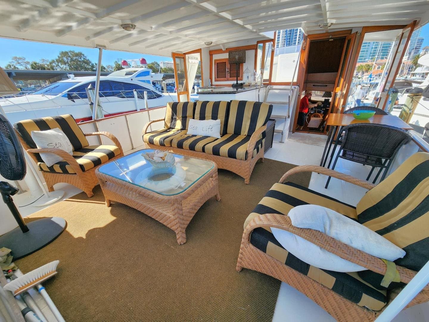 1989 Jefferson Cockpit Motor Yacht