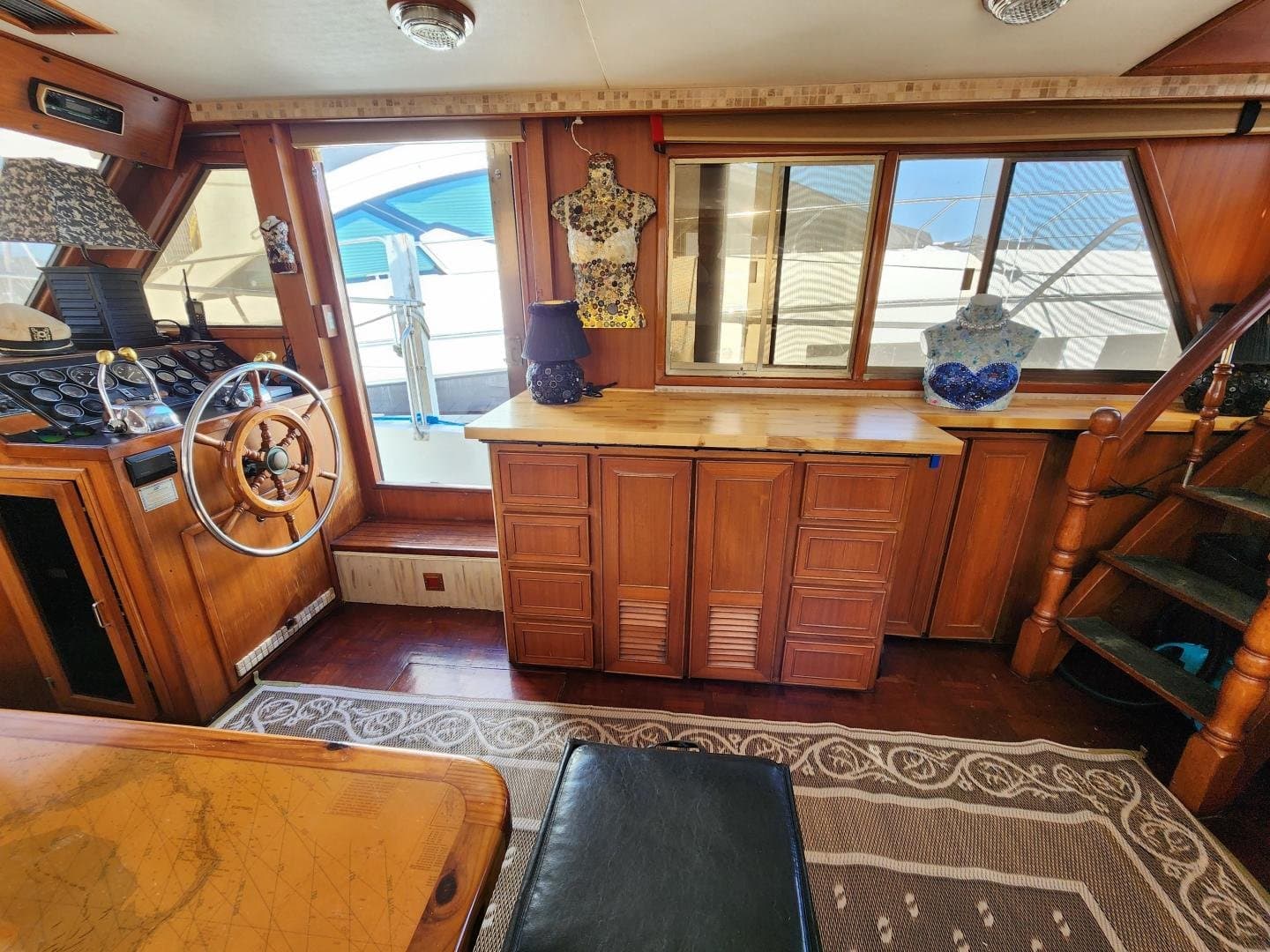 1989 Jefferson Cockpit Motor Yacht