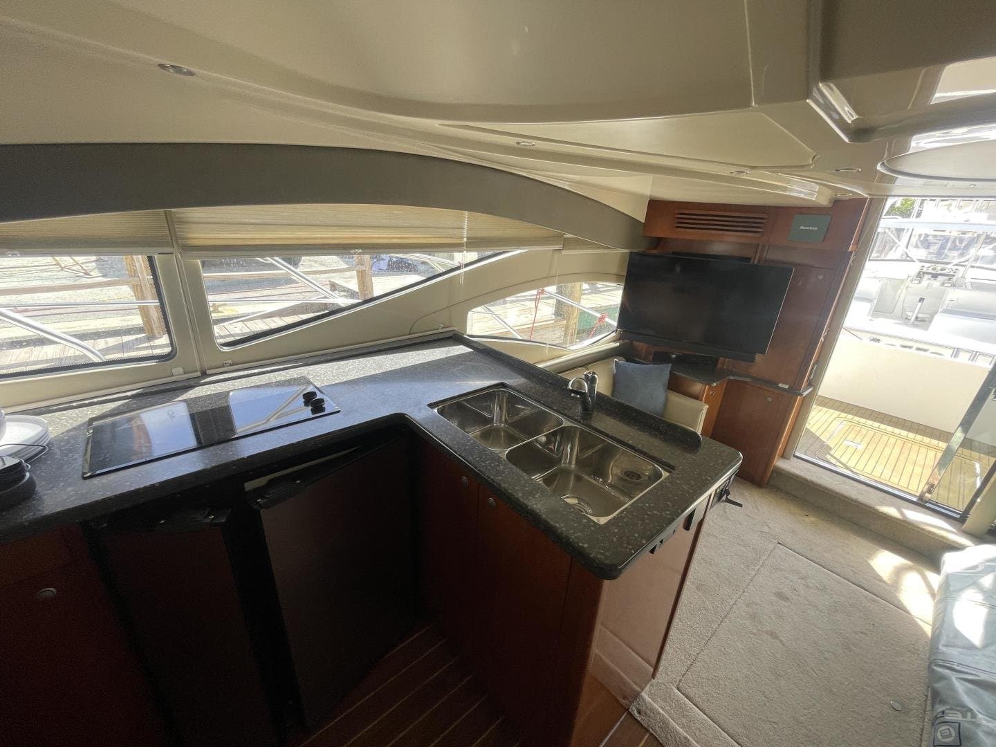 2007 Cruisers Yachts 447