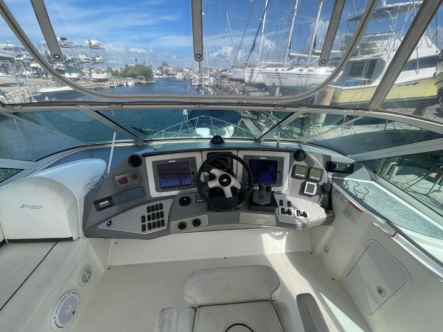 2007 Cruisers Yachts 447