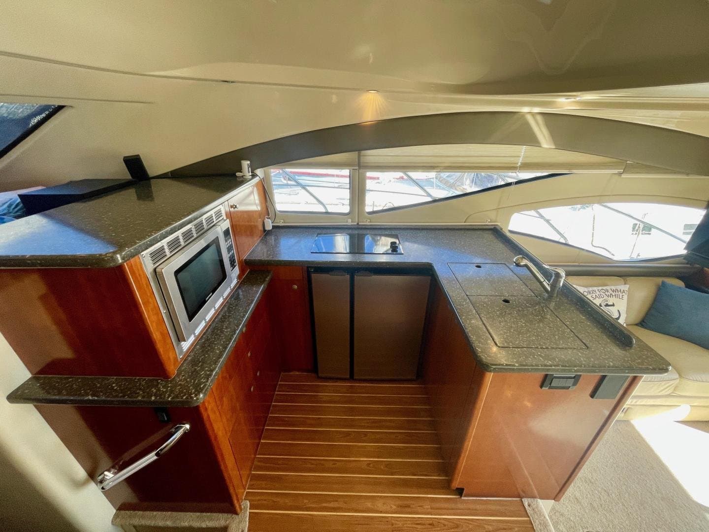 2007 Cruisers Yachts 447