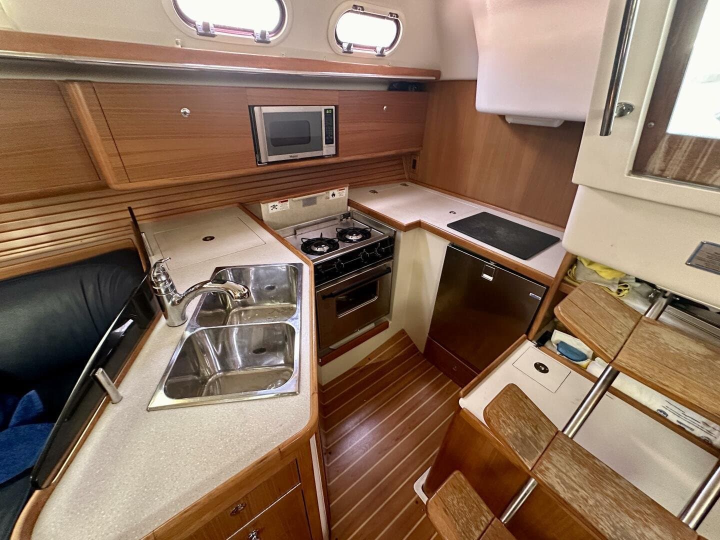 2012 Catalina 385