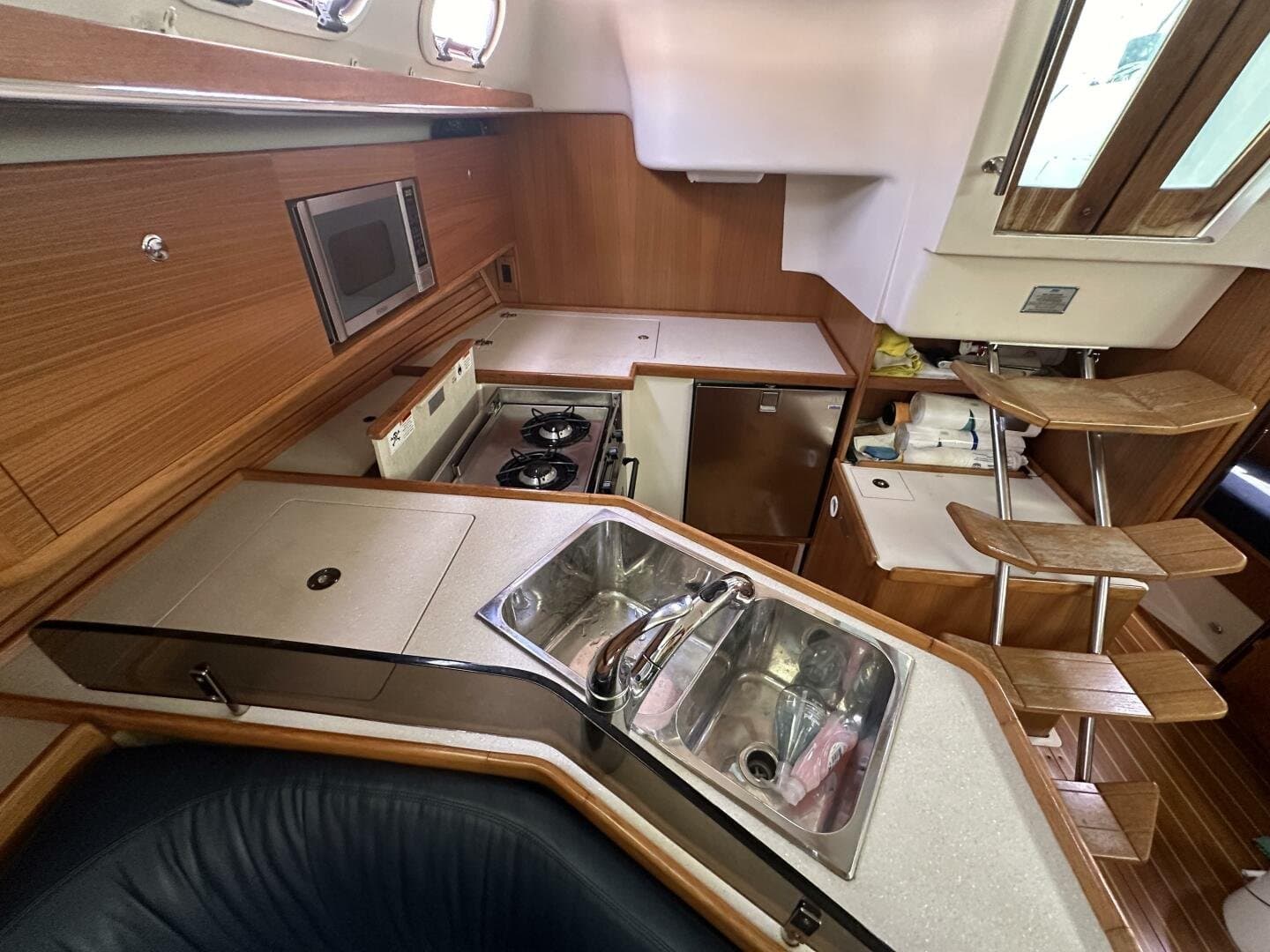 2012 Catalina 385