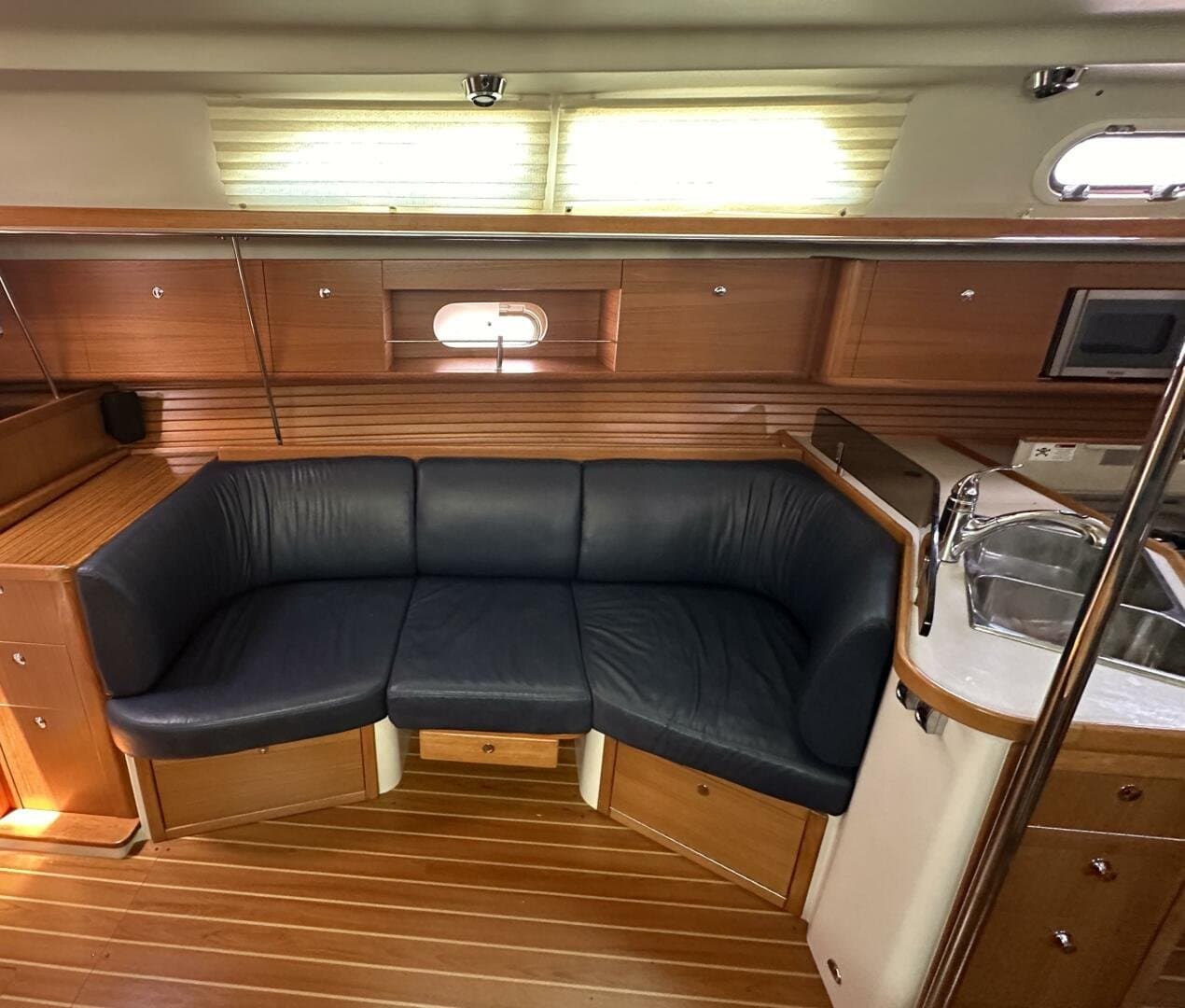 2012 Catalina 385