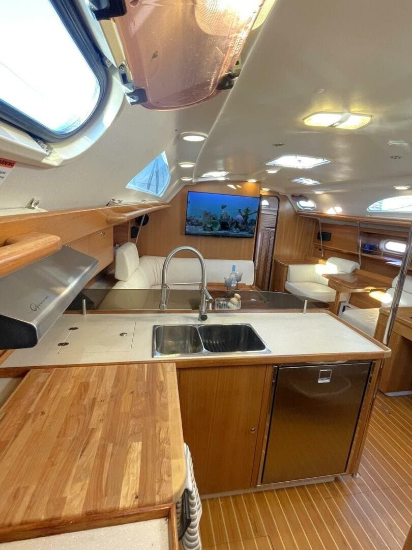2010 Catalina 445
