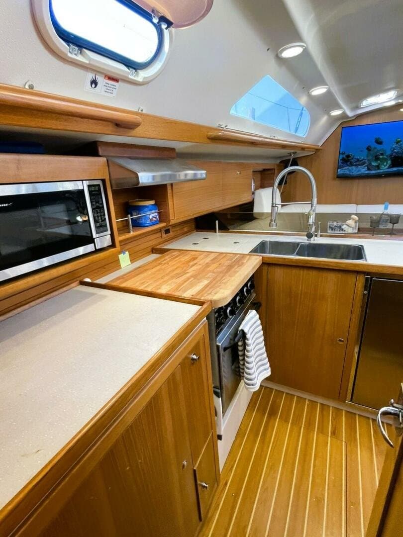 2010 Catalina 445