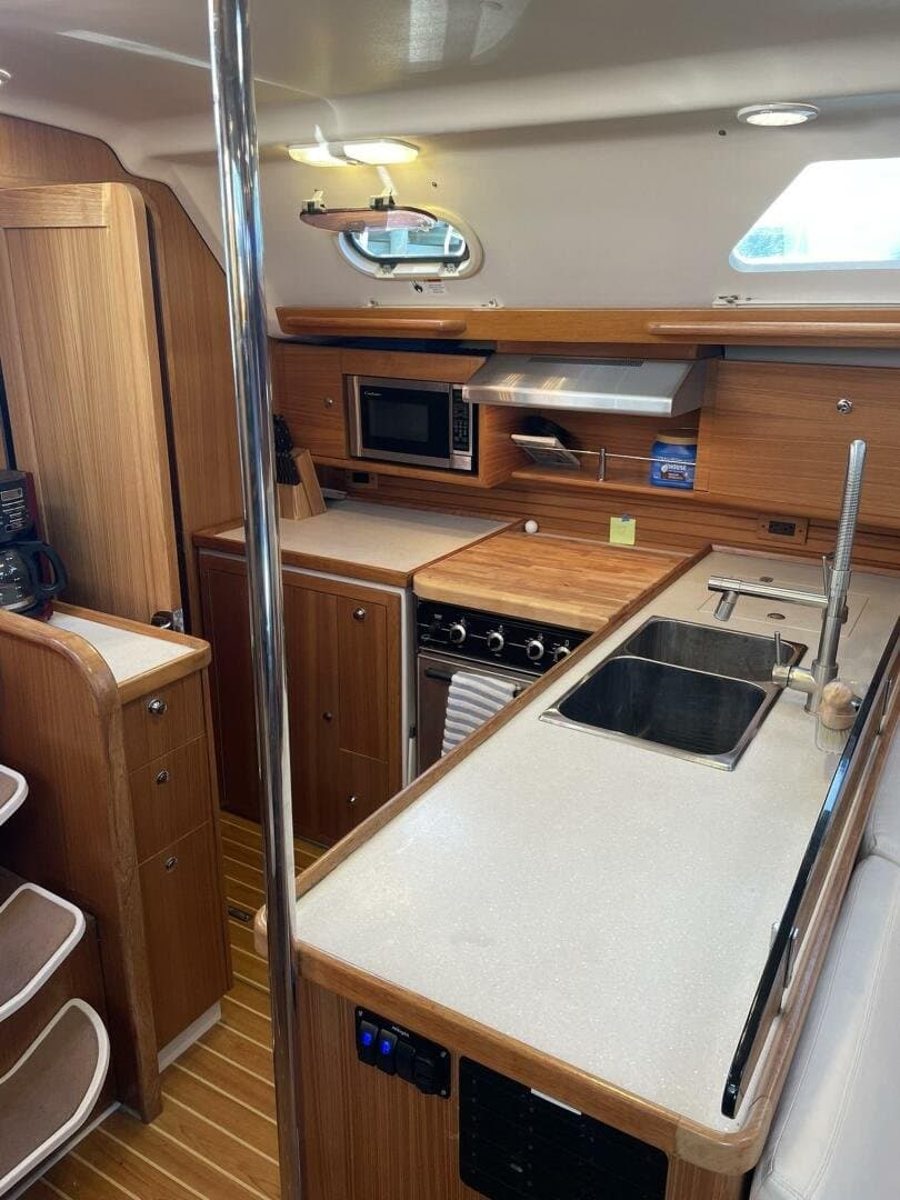 2010 Catalina 445