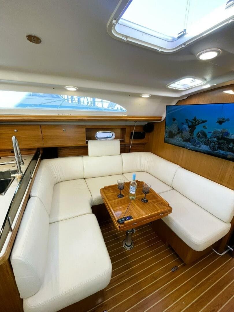 2010 Catalina 445