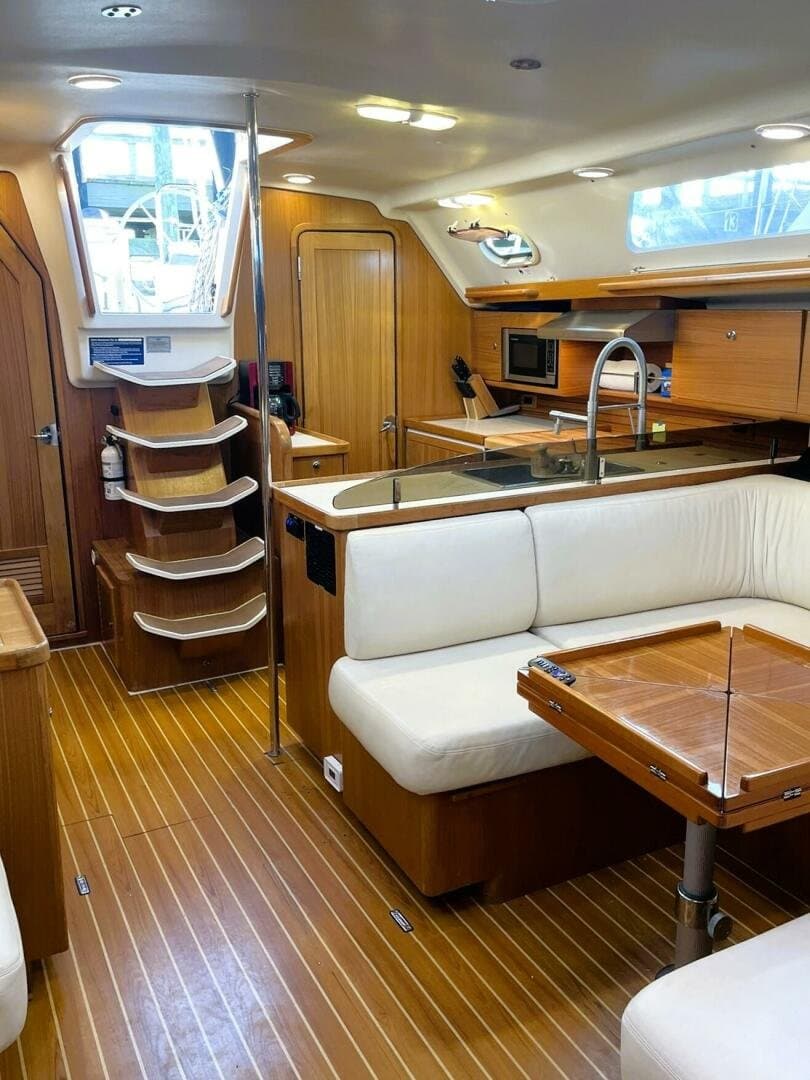 2010 Catalina 445