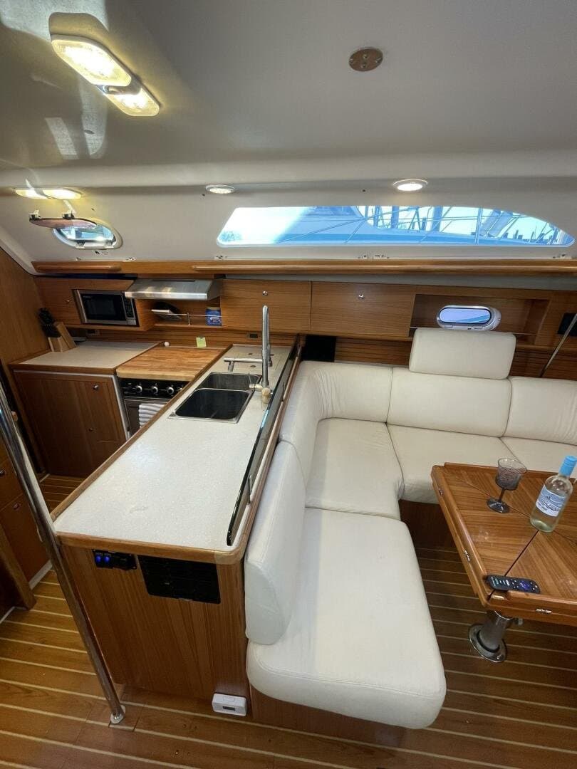 2010 Catalina 445
