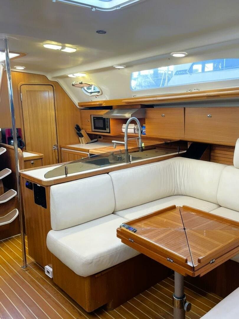 2010 Catalina 445