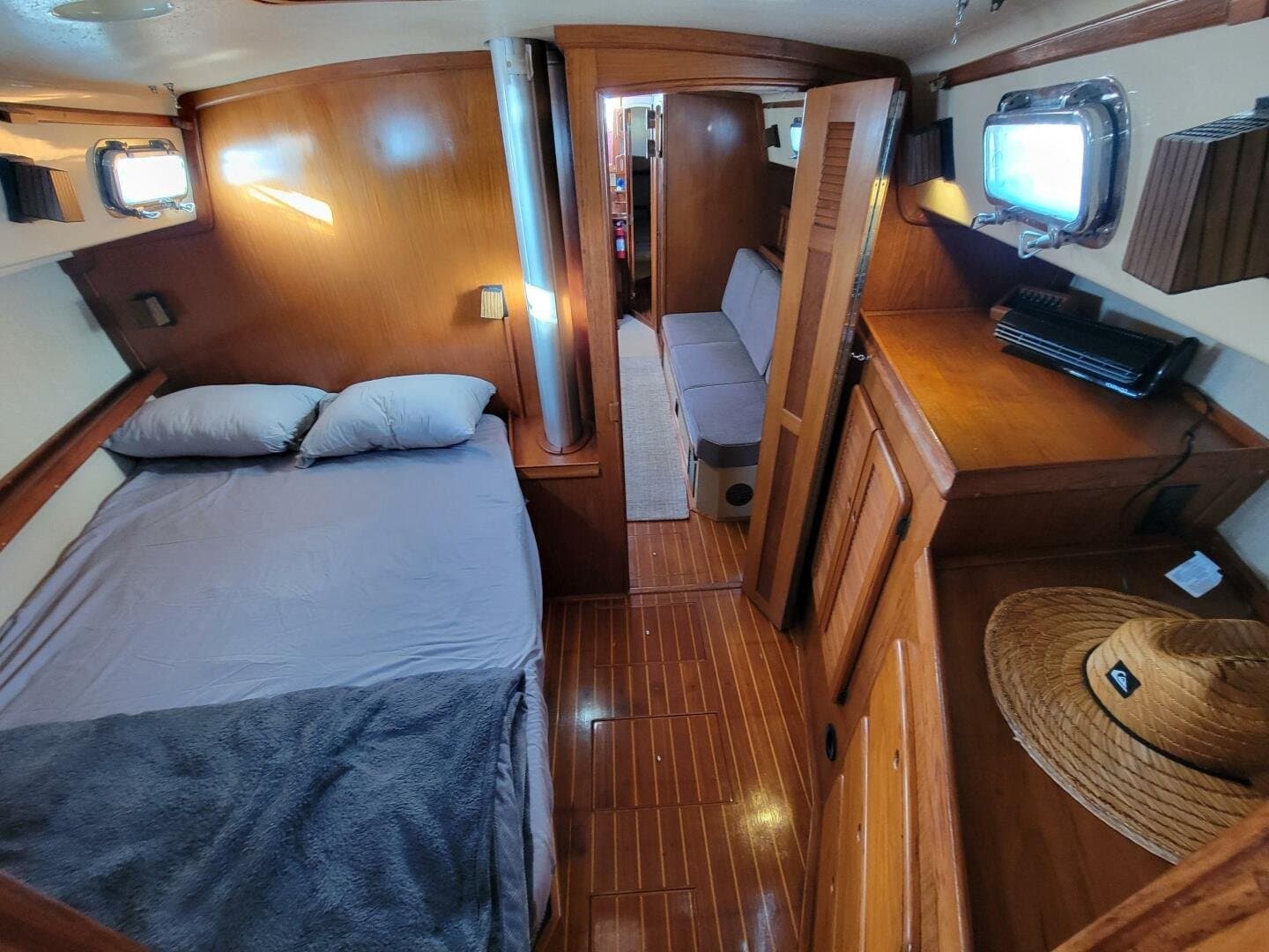 1991 Island Packet 38