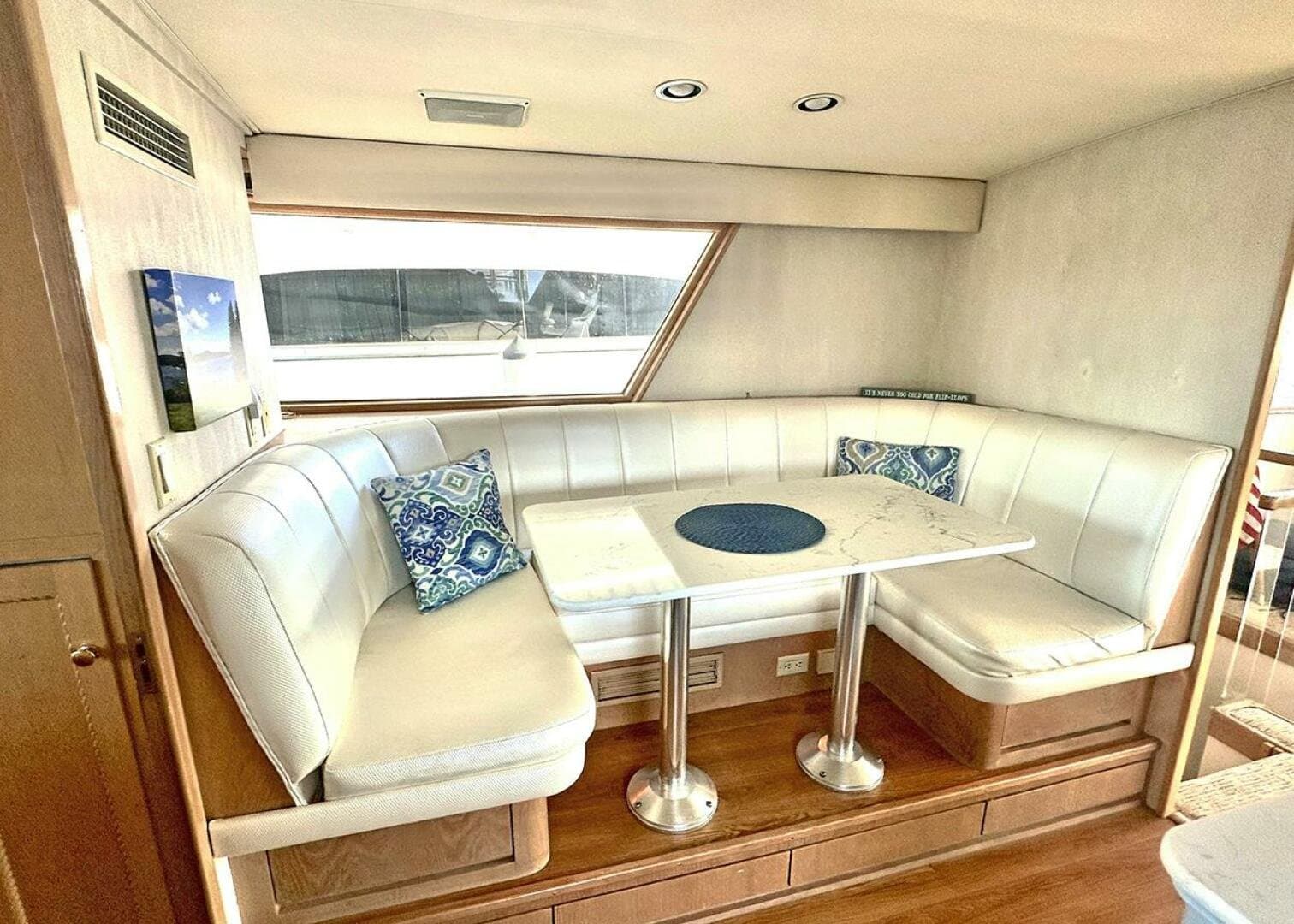 1994 Hatteras Cockpit Motoryacht
