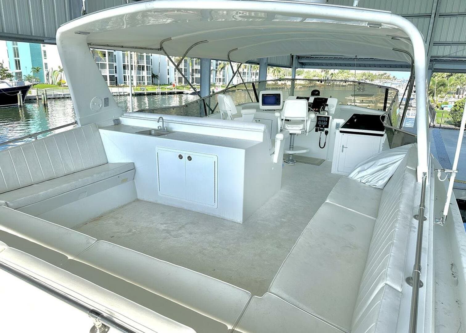 1994 Hatteras Cockpit Motoryacht