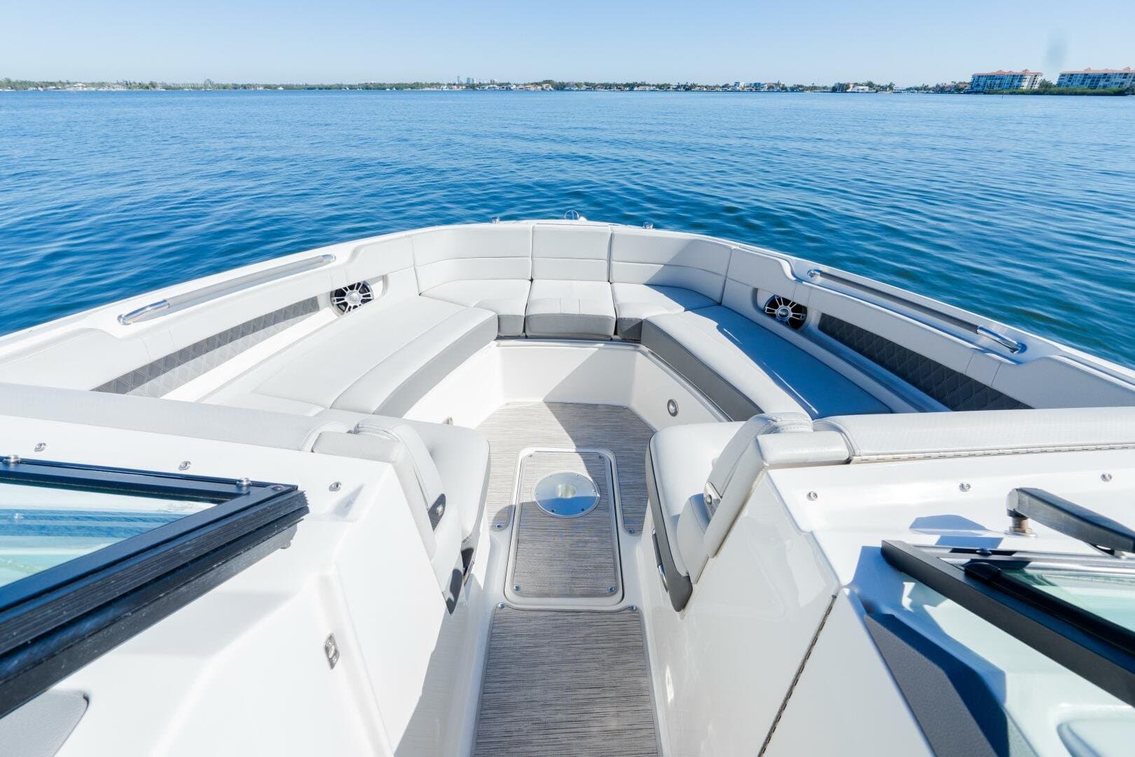 2023 Sea Ray 310 SLX OB