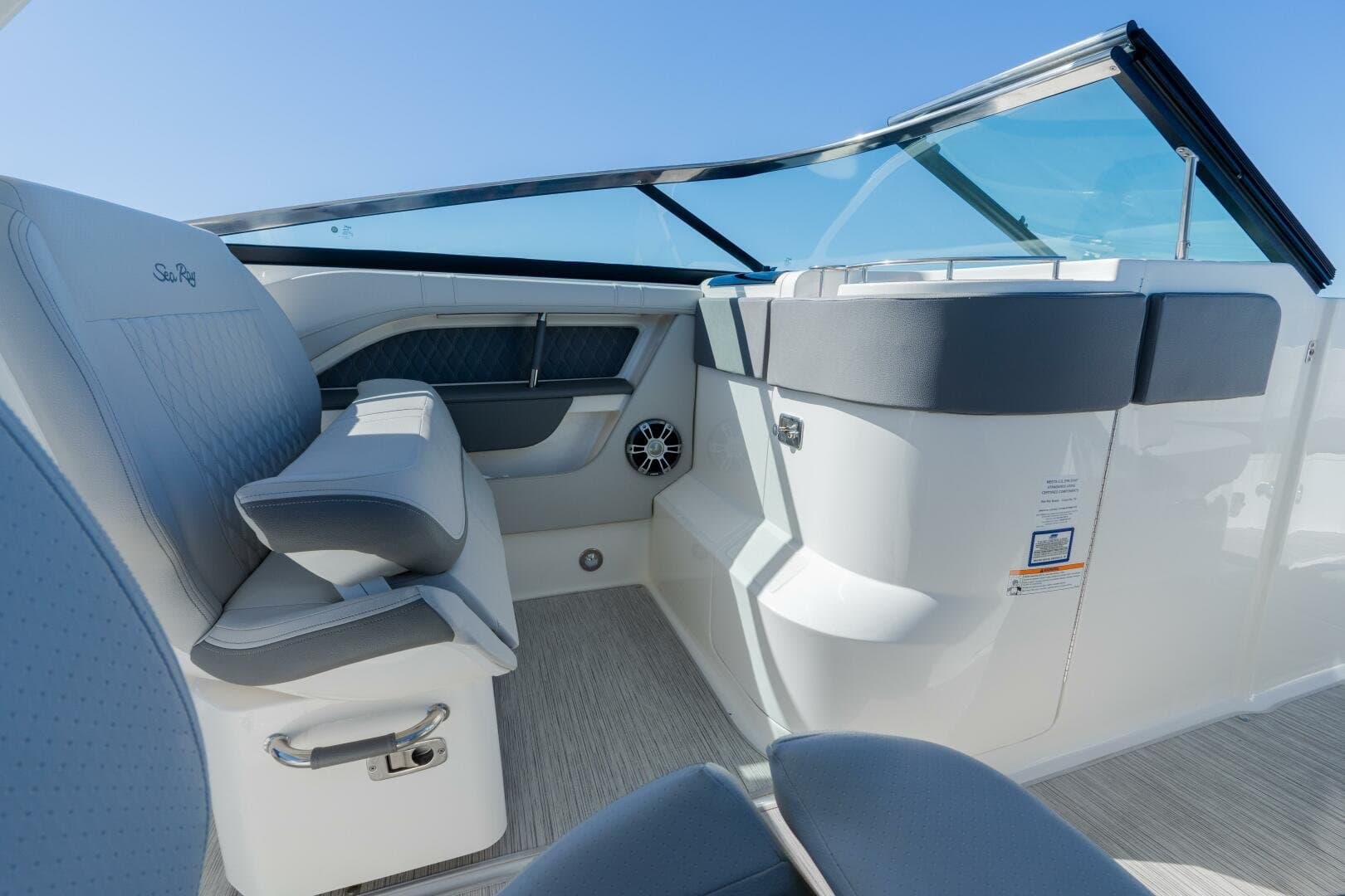 2023 Sea Ray 310 SLX OB