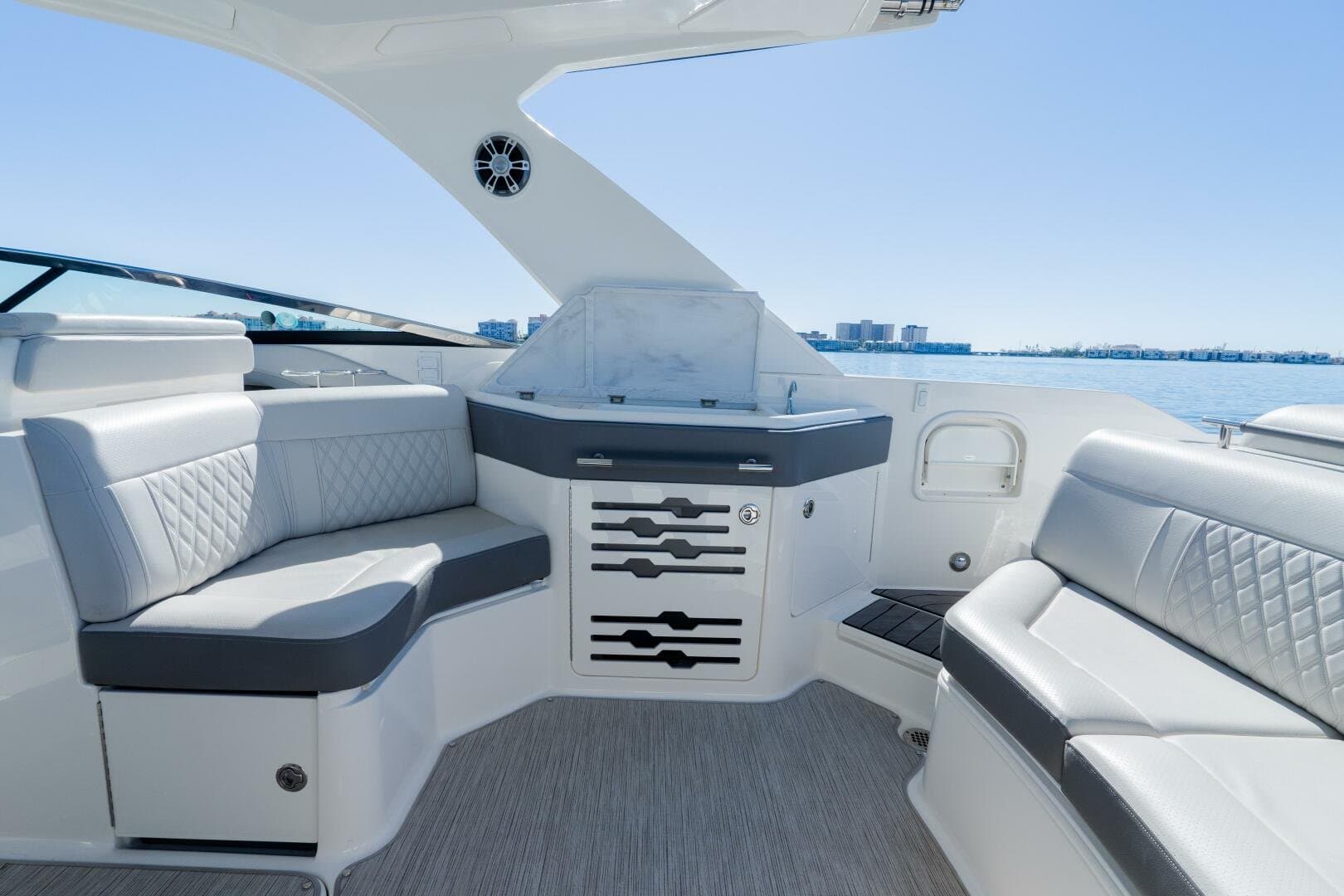 2023 Sea Ray 310 SLX OB