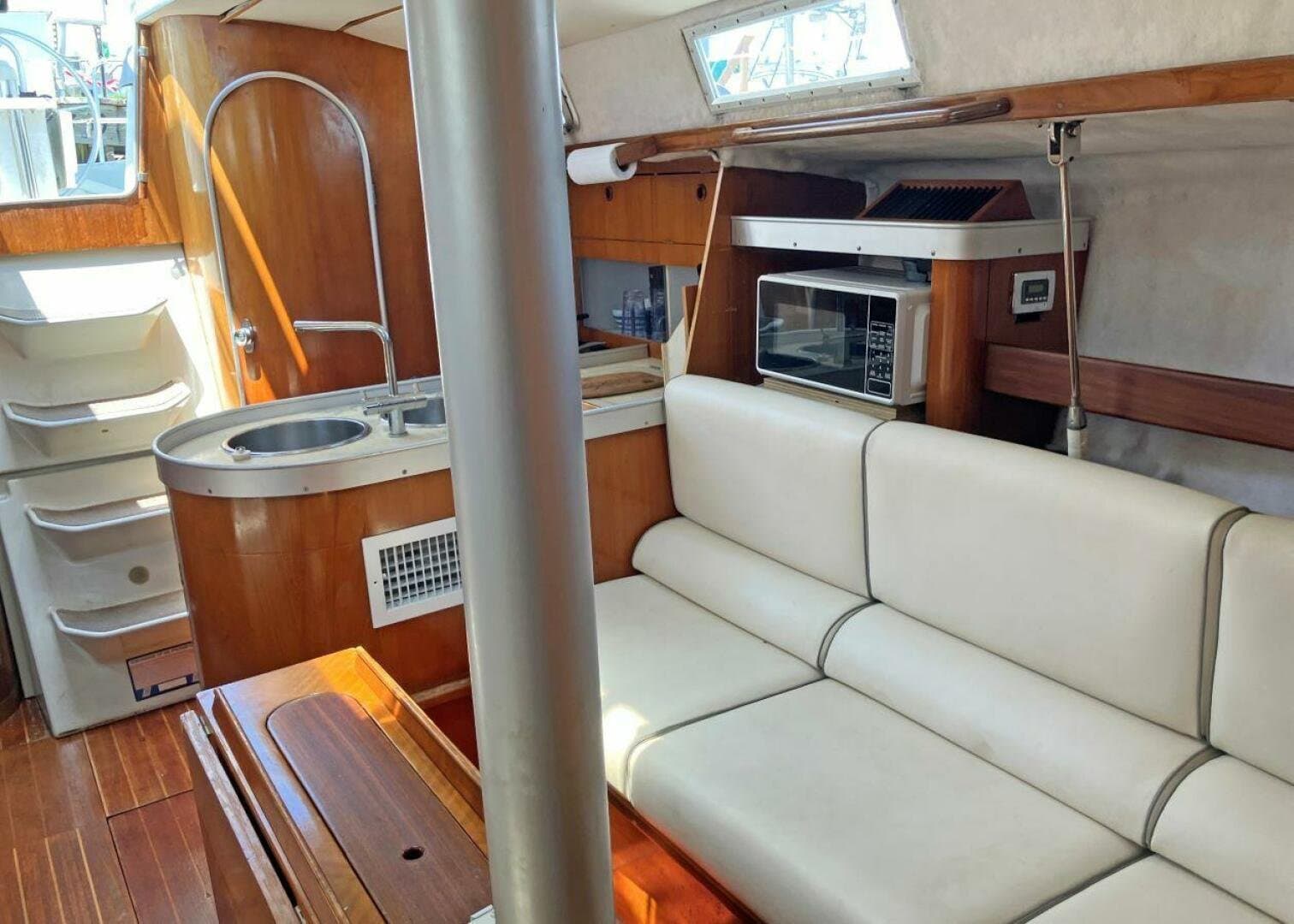 1991 Beneteau Moorings 38