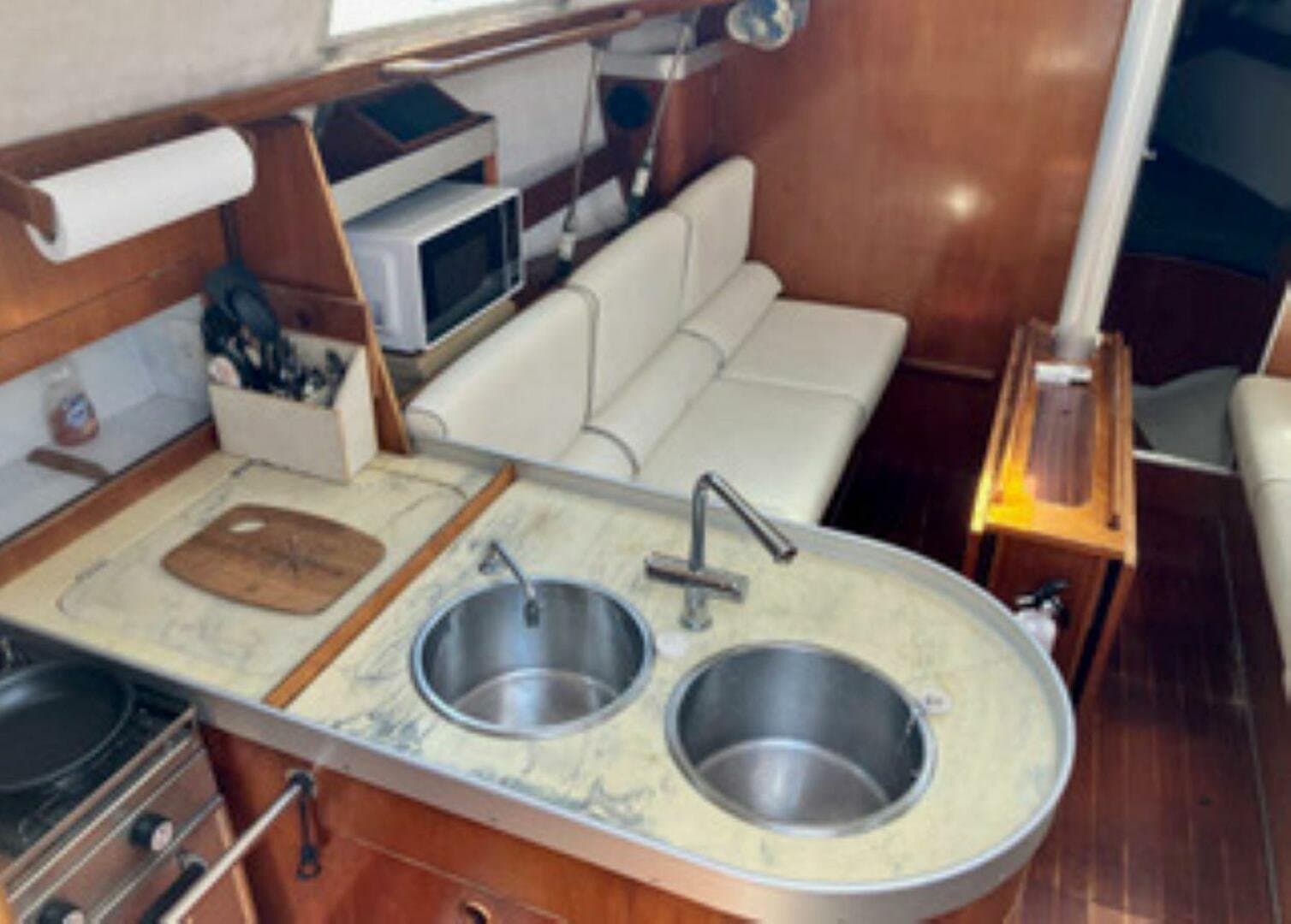 1991 Beneteau Moorings 38