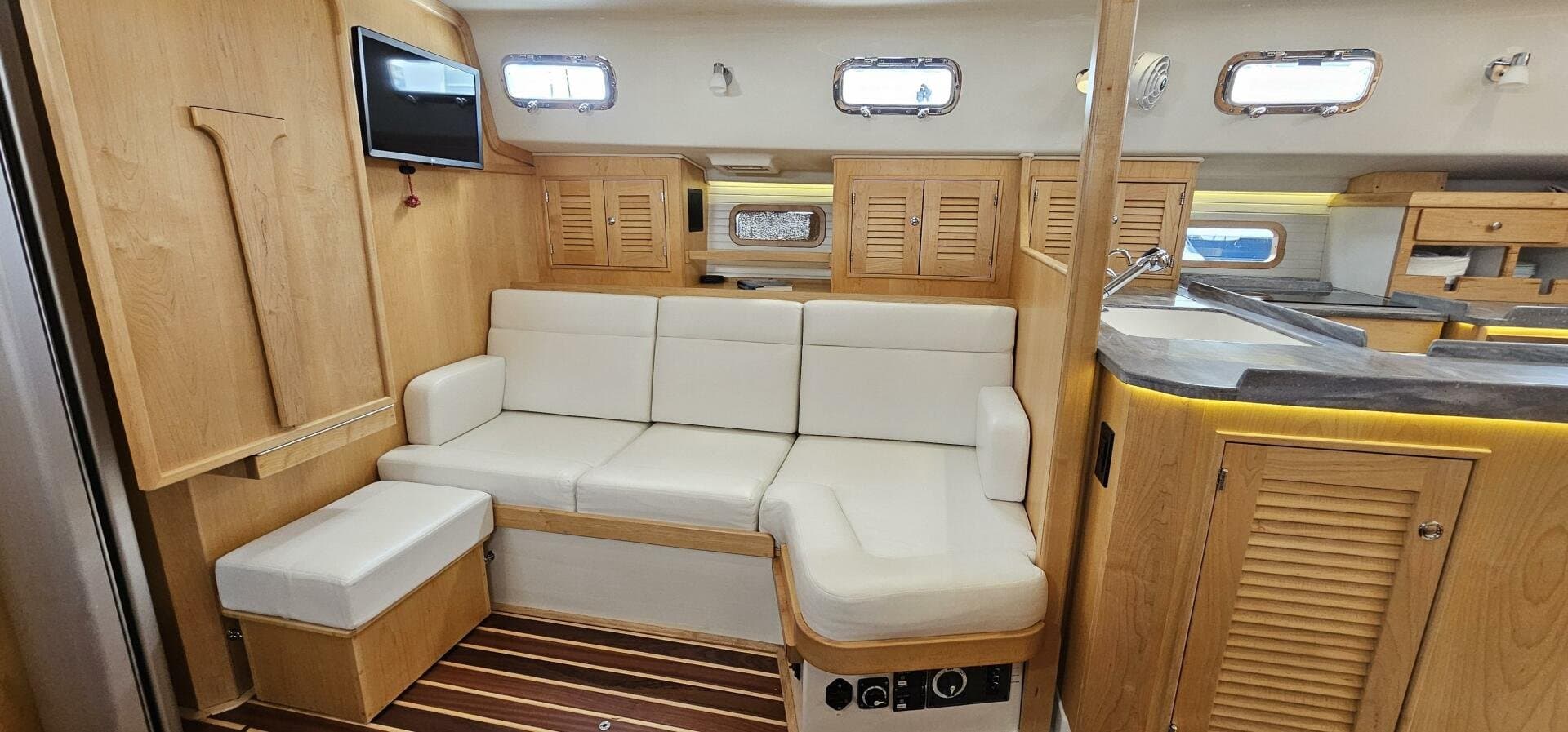 2023 Island Packet 439