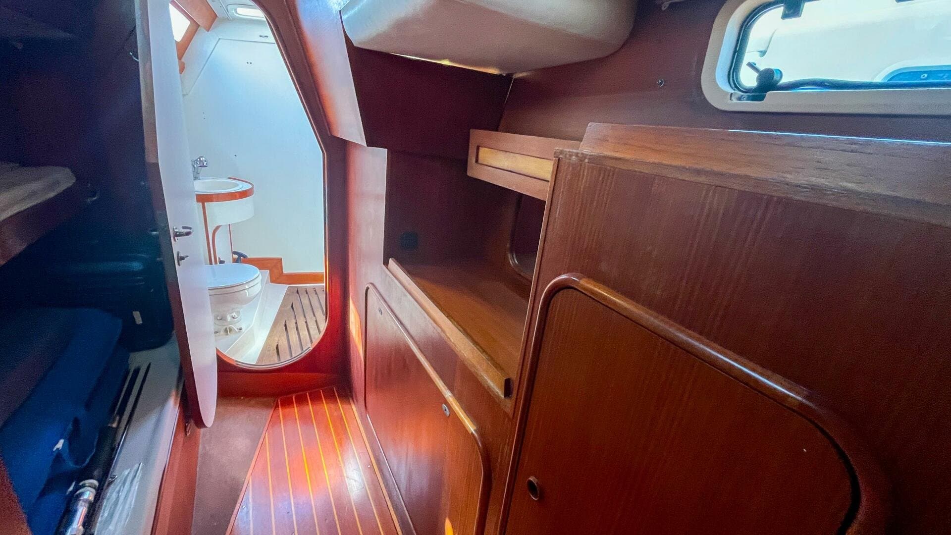 1991 Oyster Lightwave 48