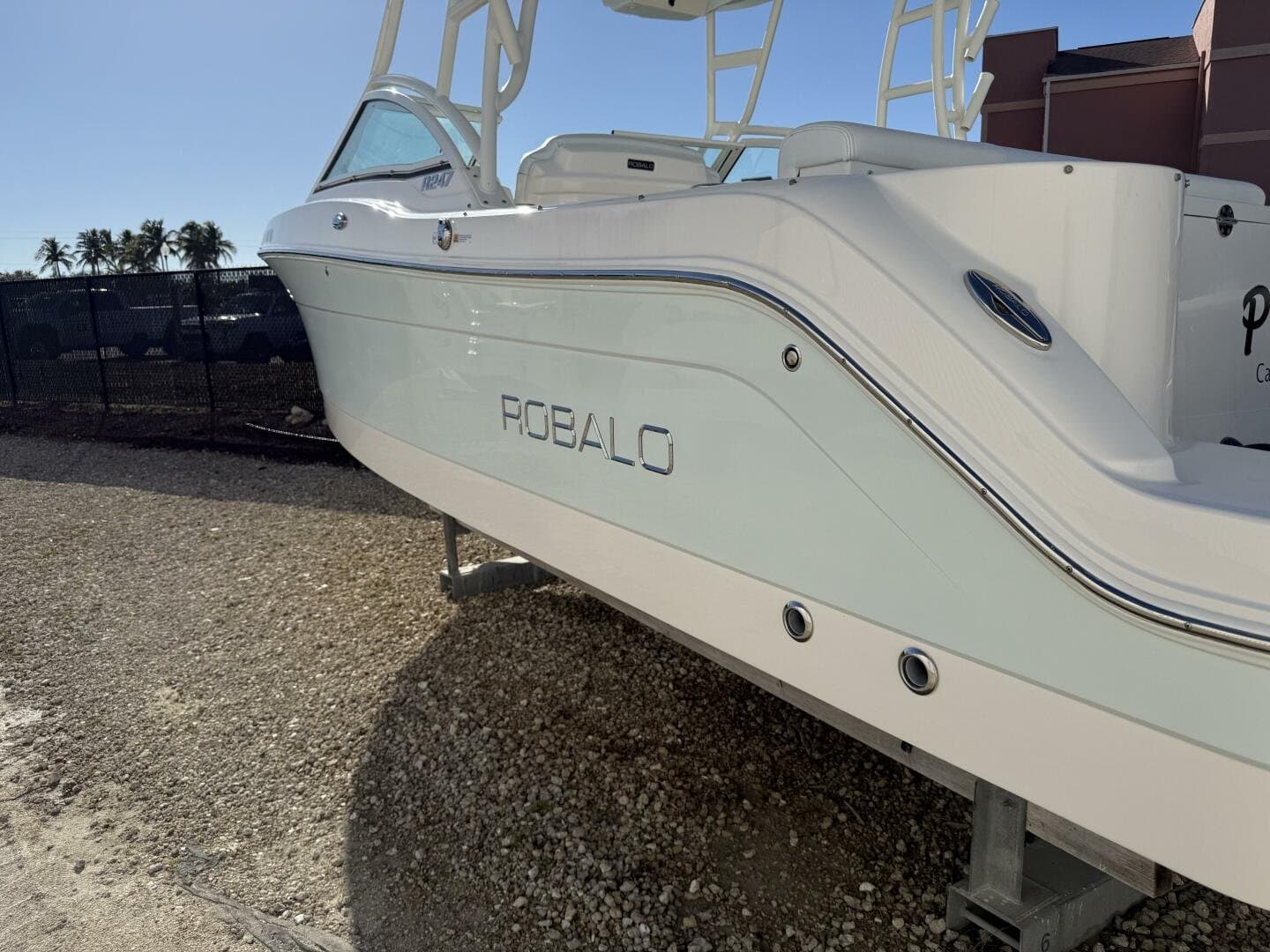 2018 Robalo 