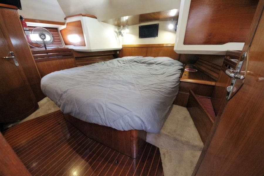 1997 Jeanneau 42 Center Cockpit