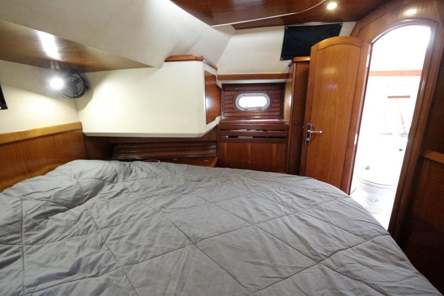 1997 Jeanneau 42 Center Cockpit