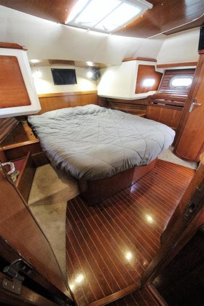 1997 Jeanneau 42 Center Cockpit