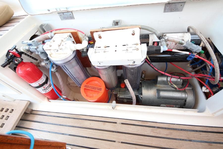 1997 Jeanneau 42 Center Cockpit