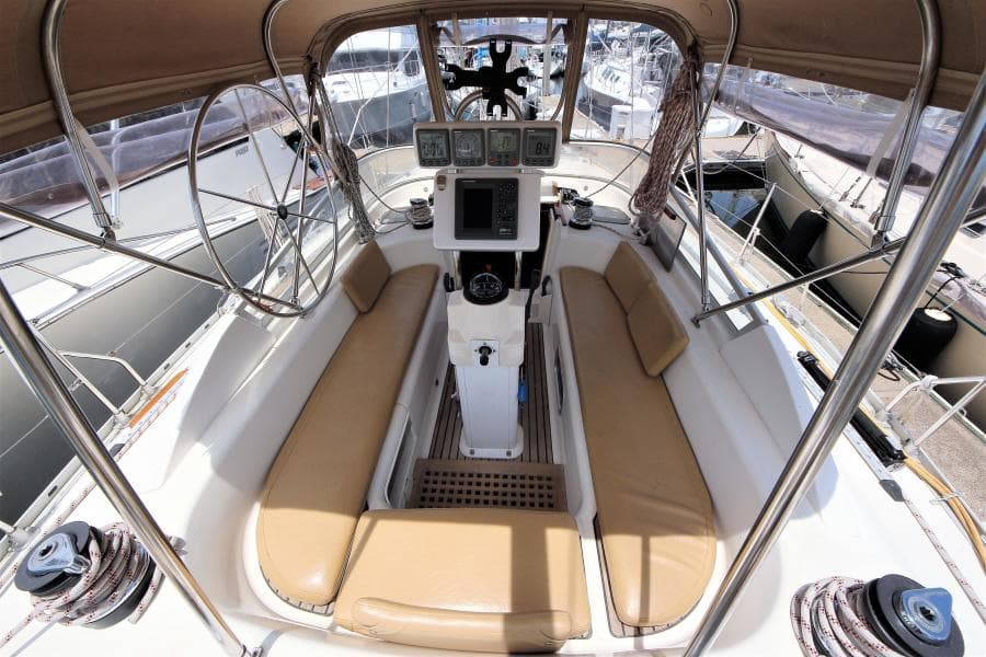 1997 Jeanneau 42 Center Cockpit