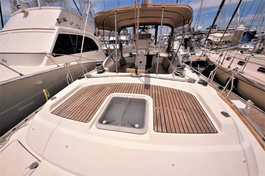 1997 Jeanneau 42 Center Cockpit