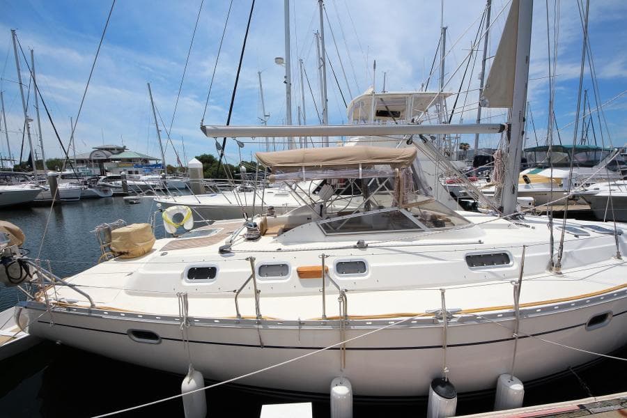 1997 Jeanneau 42 Center Cockpit