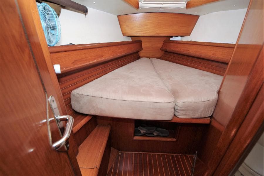 1997 Jeanneau 42 Center Cockpit