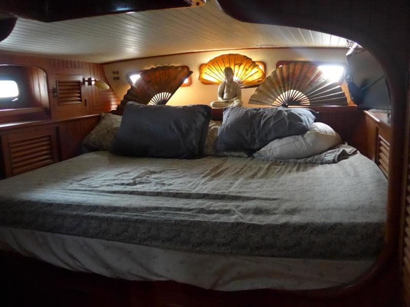 Aft Stateroom Bed