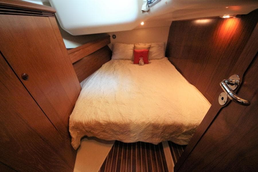 2008 Jeanneau 49 Deck Salon