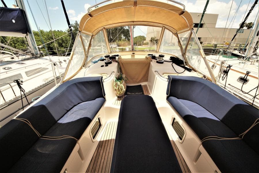 2008 Jeanneau 49 Deck Salon