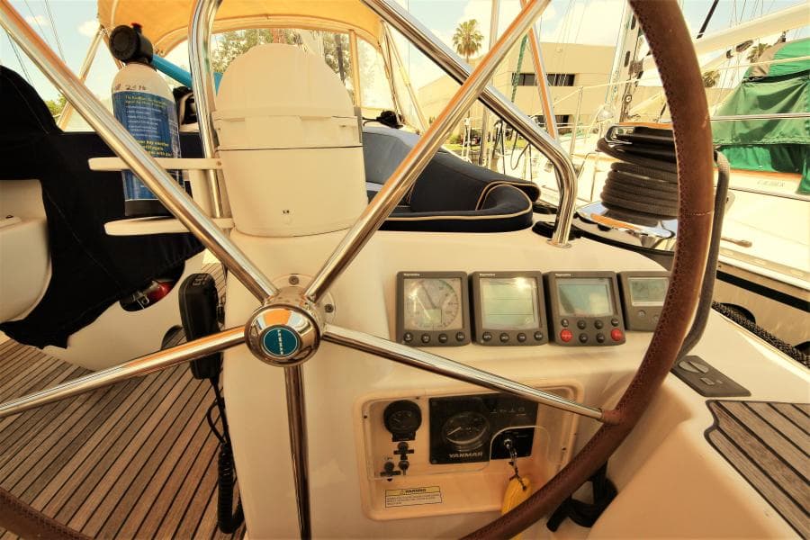 2008 Jeanneau 49 Deck Salon