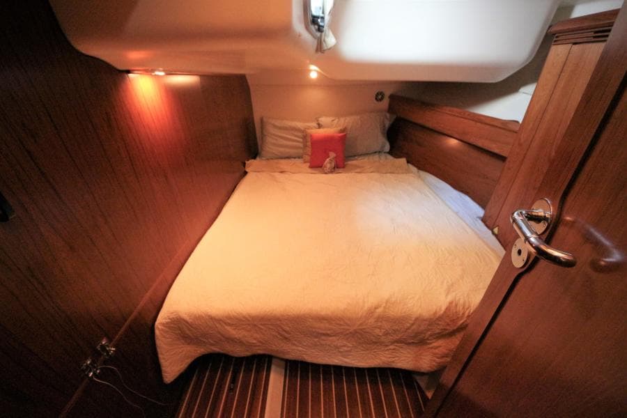 2008 Jeanneau 49 Deck Salon