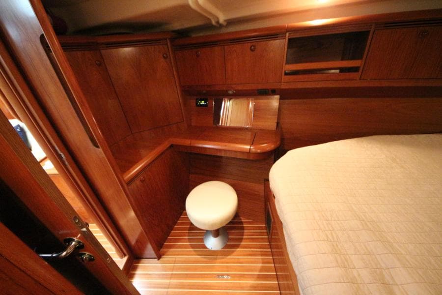 2008 Jeanneau 49 Deck Salon