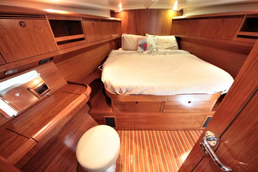 2008 Jeanneau 49 Deck Salon