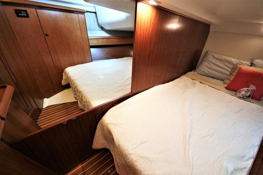 2008 Jeanneau 49 Deck Salon
