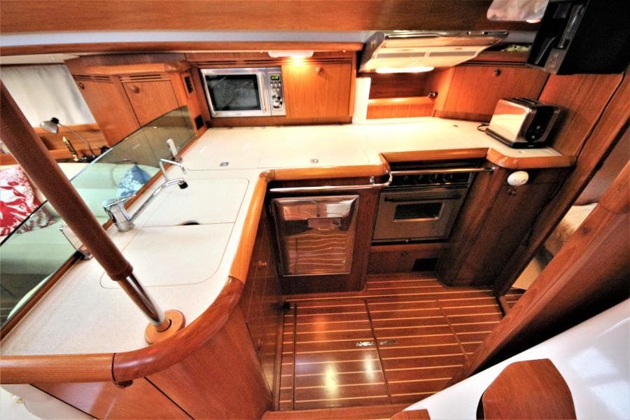 2008 Jeanneau 49 Deck Salon
